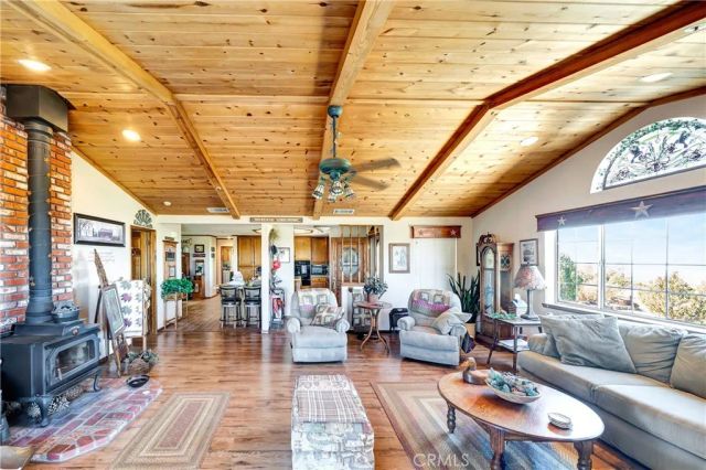 11720 Honeybee Lane, Juniper Hills, CA 93543