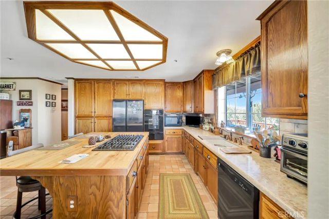 11720 Honeybee Lane, Juniper Hills, CA 93543