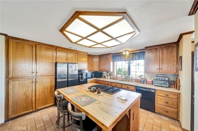 11720 Honeybee Lane, Juniper Hills, CA 93543