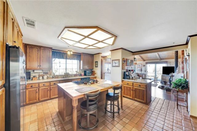 11720 Honeybee Lane, Juniper Hills, CA 93543
