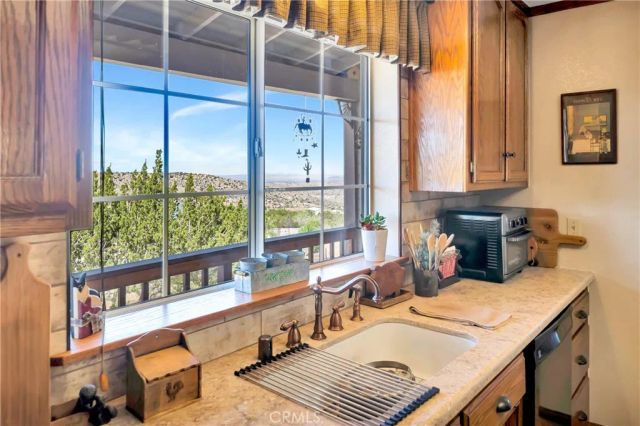 11720 Honeybee Lane, Juniper Hills, CA 93543