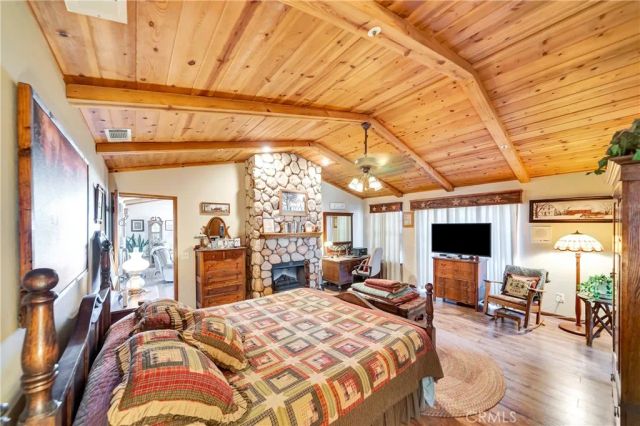 11720 Honeybee Lane, Juniper Hills, CA 93543