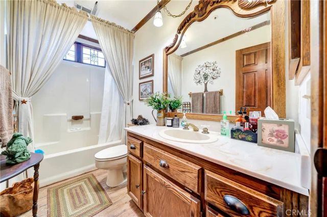 11720 Honeybee Lane, Juniper Hills, CA 93543