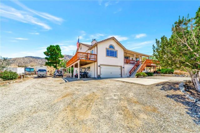 11720 Honeybee Lane, Juniper Hills, CA 93543