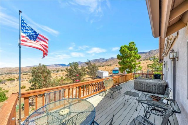 11720 Honeybee Lane, Juniper Hills, CA 93543