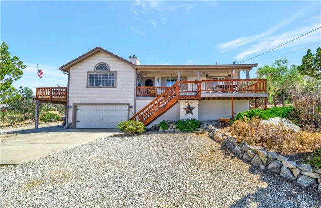 11720 Honeybee Lane, Juniper Hills, CA 93543