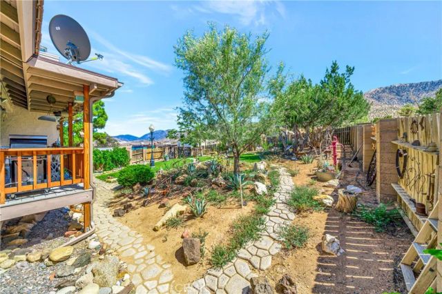 11720 Honeybee Lane, Juniper Hills, CA 93543