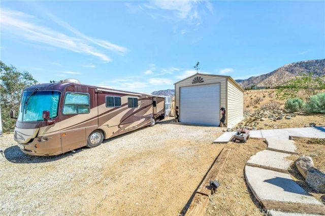 11720 Honeybee Lane, Juniper Hills, CA 93543