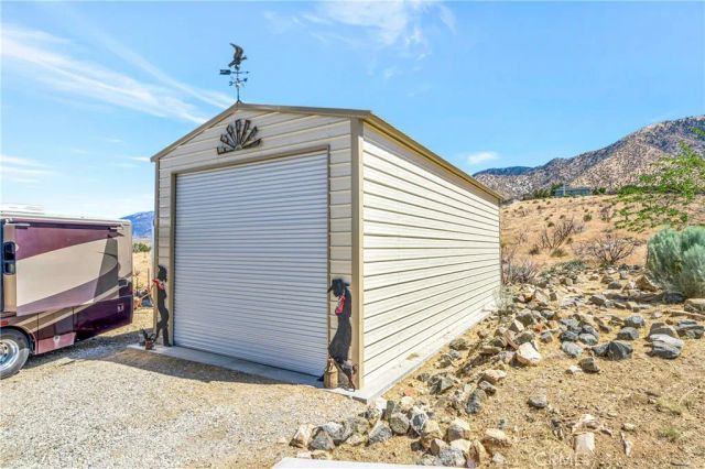 11720 Honeybee Lane, Juniper Hills, CA 93543