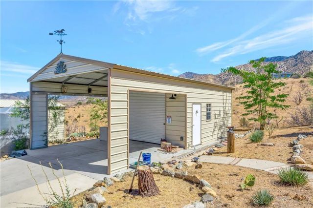 11720 Honeybee Lane, Juniper Hills, CA 93543