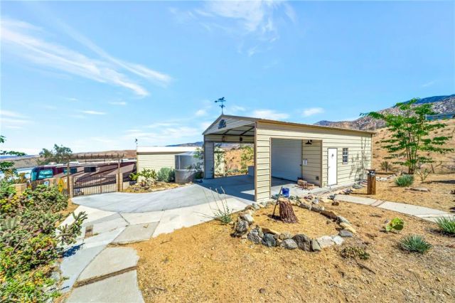 11720 Honeybee Lane, Juniper Hills, CA 93543