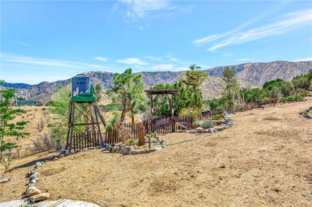 11720 Honeybee Lane, Juniper Hills, CA 93543