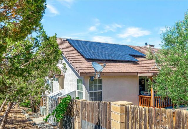 11720 Honeybee Lane, Juniper Hills, CA 93543