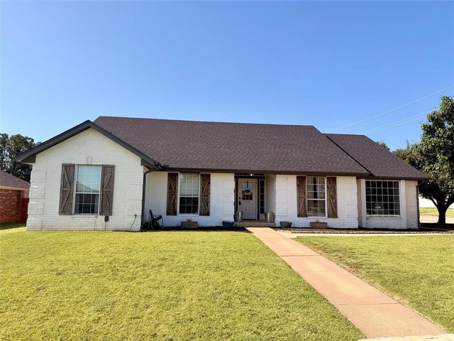 1301 Manchester Drive, Shawnee, OK 74804
