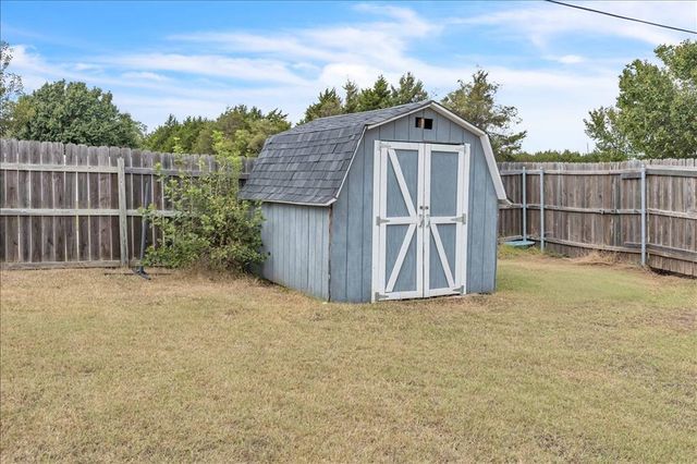 1301 Manchester Drive, Shawnee, OK 74804