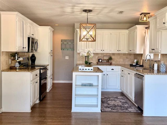 1301 Manchester Drive, Shawnee, OK 74804