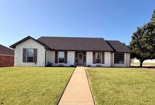 1301 Manchester Drive, Shawnee, OK 74804