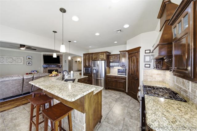 13902 N 59th East Avenue, Collinsville, OK 74021