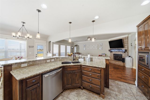 13902 N 59th East Avenue, Collinsville, OK 74021