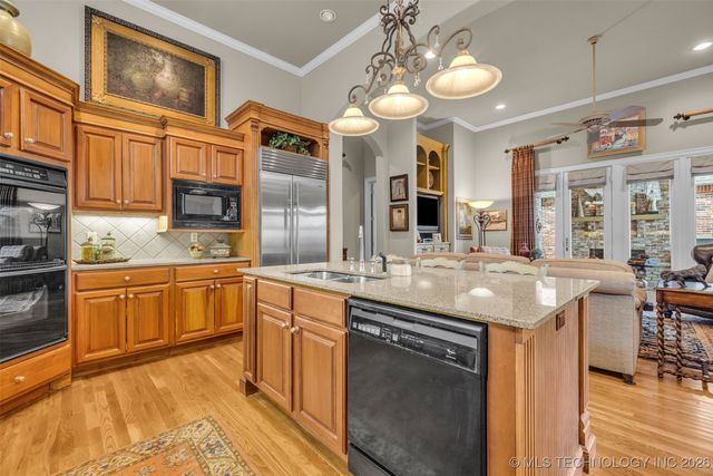 5904 W Orlando Circle, Broken Arrow, OK 74011