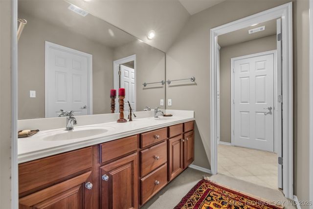 5904 W Orlando Circle, Broken Arrow, OK 74011