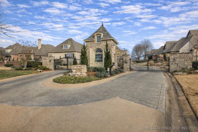 5904 W Orlando Circle, Broken Arrow, OK 74011