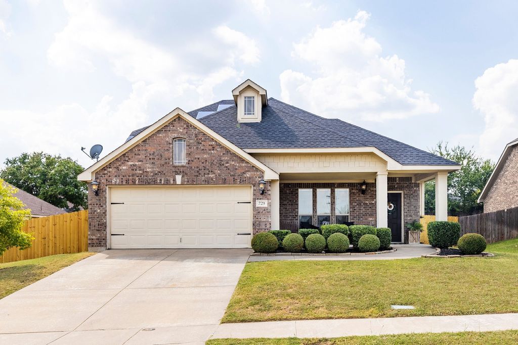 729 Abbey Lane, Midlothian, TX 76065