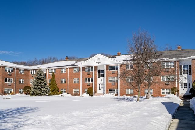 8 Old Colony Ln 2, Arlington, MA 02474