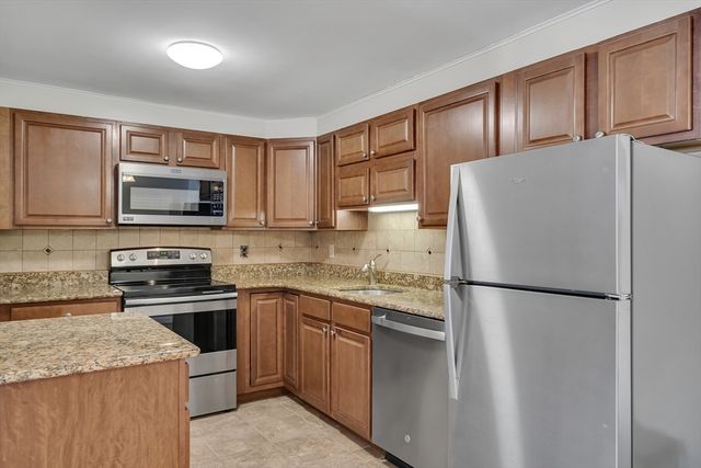 8 Old Colony Ln 2, Arlington, MA 02474