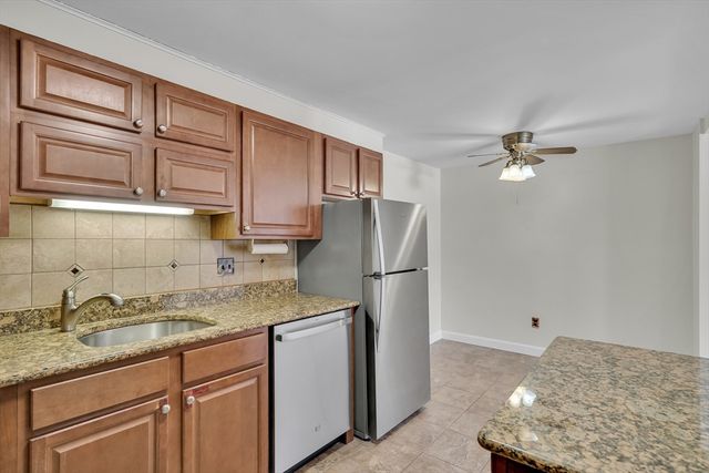 8 Old Colony Ln 2, Arlington, MA 02474