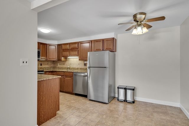 8 Old Colony Ln 2, Arlington, MA 02474