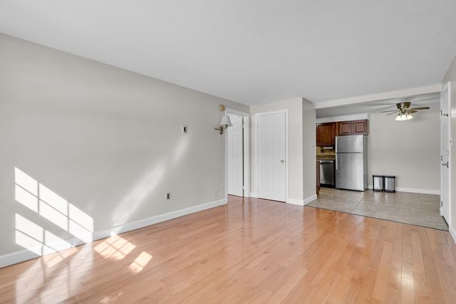 8 Old Colony Ln 2, Arlington, MA 02474