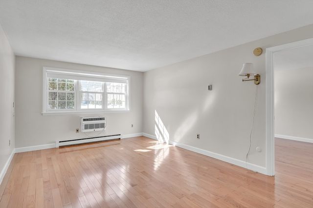 8 Old Colony Ln 2, Arlington, MA 02474