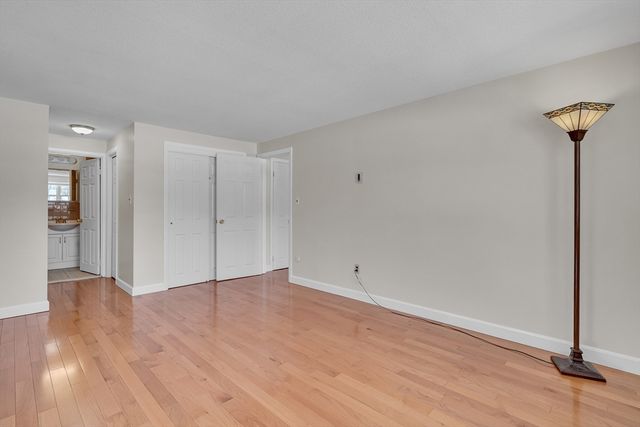 8 Old Colony Ln 2, Arlington, MA 02474