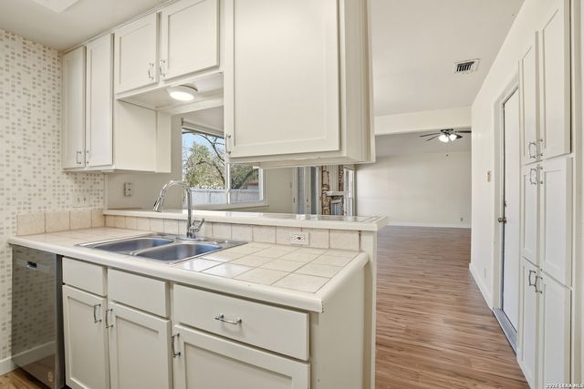 3035 Heidi, San Antonio, TX 78247