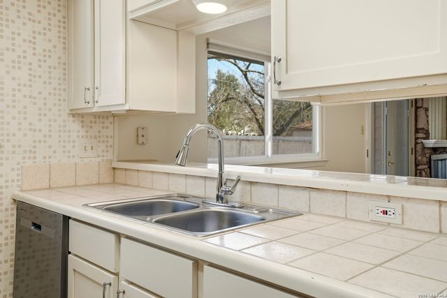 3035 Heidi, San Antonio, TX 78247