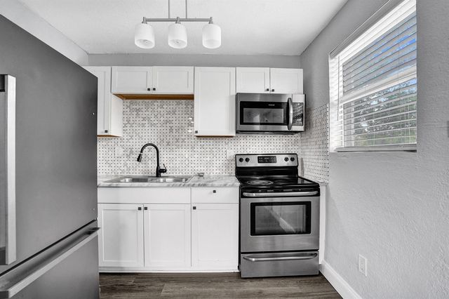 2261 NW 2nd Street, Pompano Beach, FL 33069