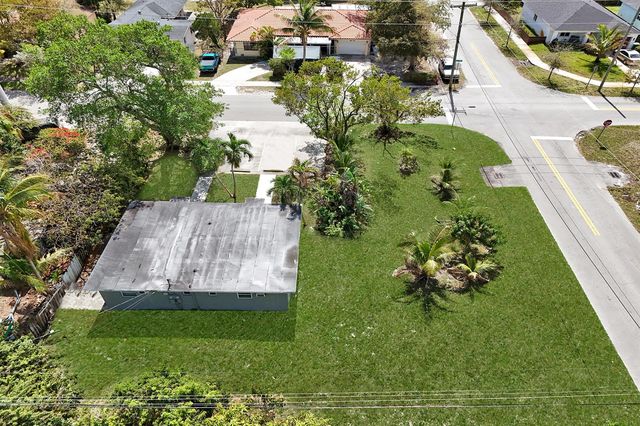 2261 NW 2nd Street, Pompano Beach, FL 33069