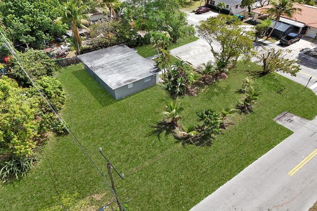 2261 NW 2nd Street, Pompano Beach, FL 33069