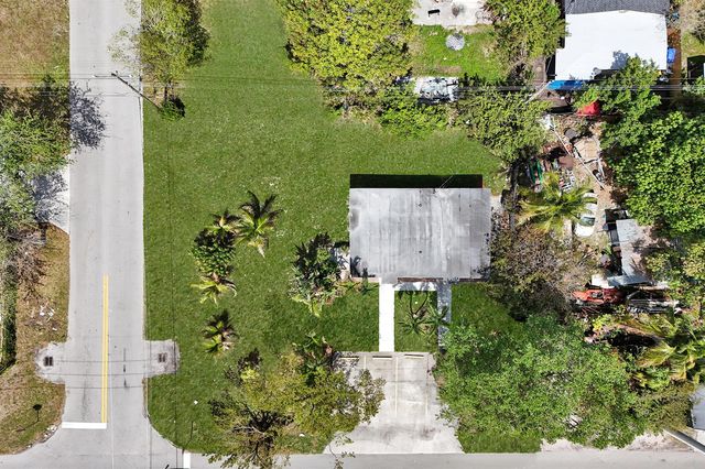 2261 NW 2nd Street, Pompano Beach, FL 33069