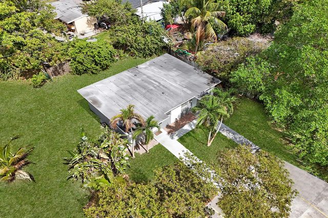 2261 NW 2nd Street, Pompano Beach, FL 33069