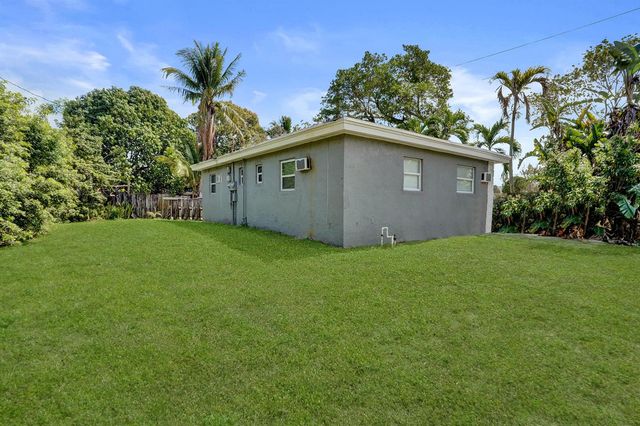 2261 NW 2nd Street, Pompano Beach, FL 33069