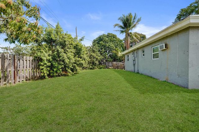 2261 NW 2nd Street, Pompano Beach, FL 33069