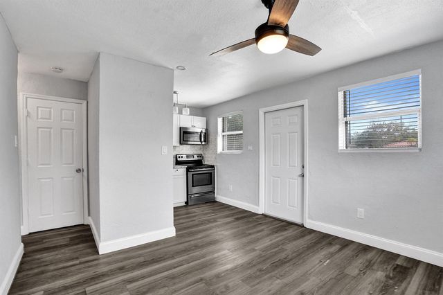 2261 NW 2nd Street, Pompano Beach, FL 33069