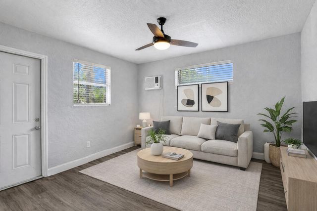2261 NW 2nd Street, Pompano Beach, FL 33069