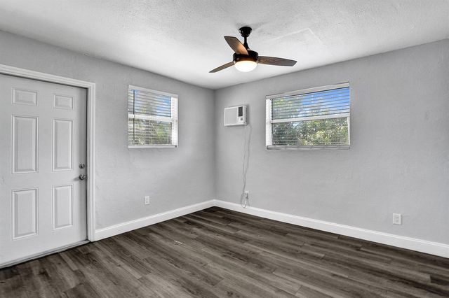 2261 NW 2nd Street, Pompano Beach, FL 33069