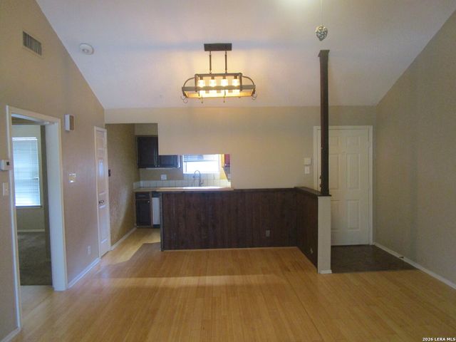 12446 Starcrest Dr Apt 108, San Antonio, TX 78216
