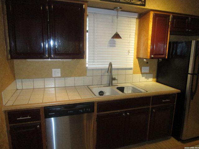 12446 Starcrest Dr Apt 108, San Antonio, TX 78216
