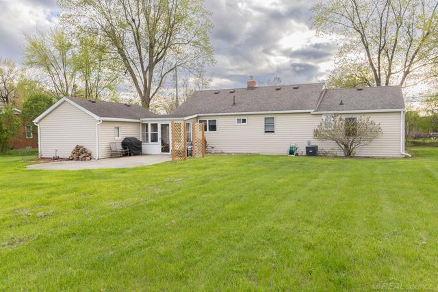 8440 Bridge Lake Road, Springfield Twp, MI 48348