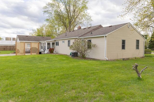 8440 Bridge Lake Road, Springfield Twp, MI 48348